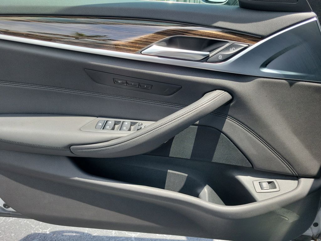 2019 BMW 5 Series 530i - Photo 23