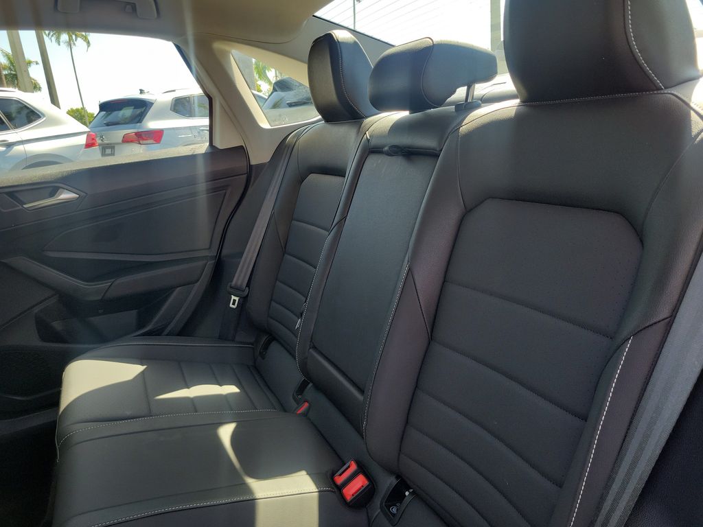 2024 Volkswagen Jetta SE - Photo 12
