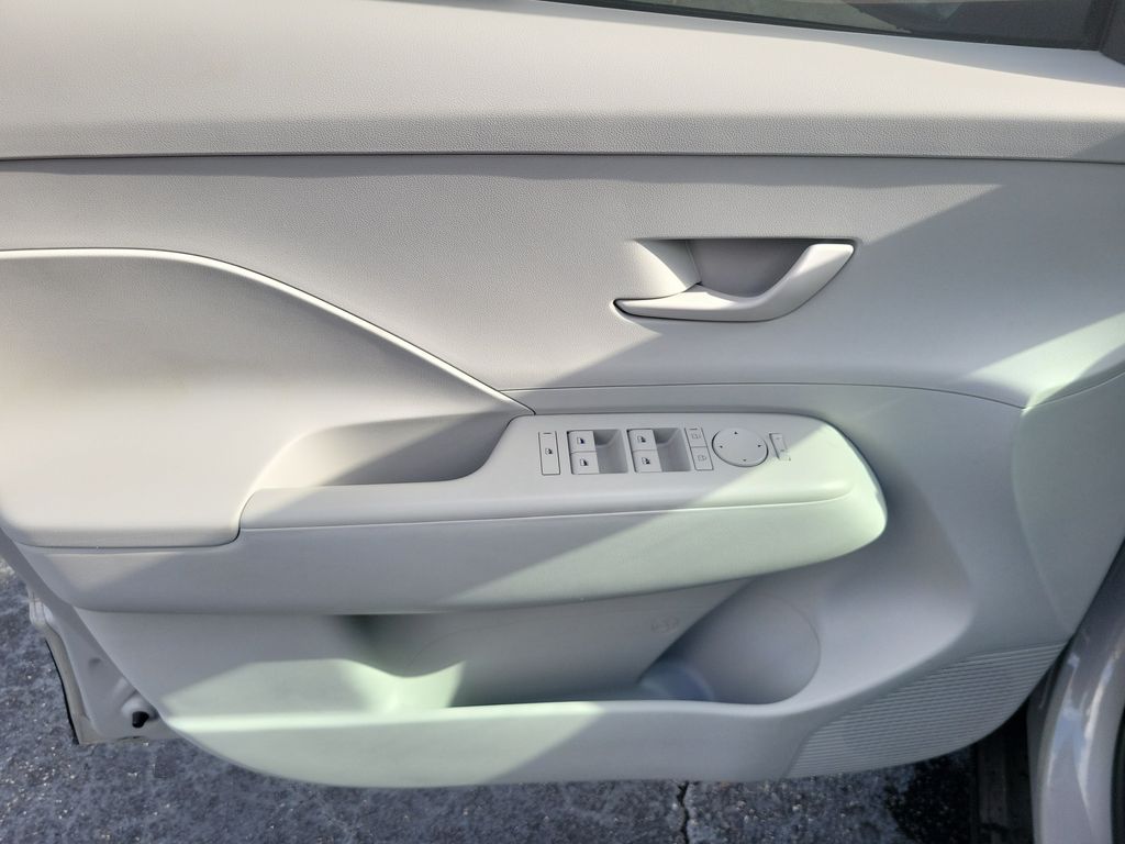 2024 Hyundai Kona SEL - Photo 17