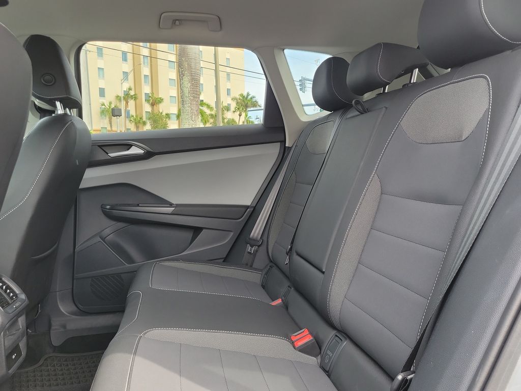 2023 Volkswagen Taos SE - Photo 8