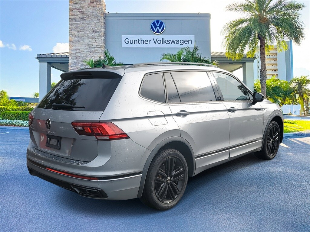 2022 Volkswagen Tiguan SE R-Line Black photo 2