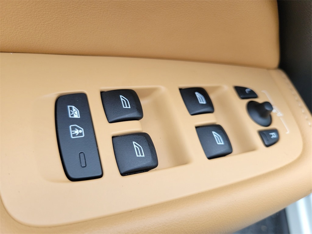 2022 Volvo XC60 Inscription - Photo 16
