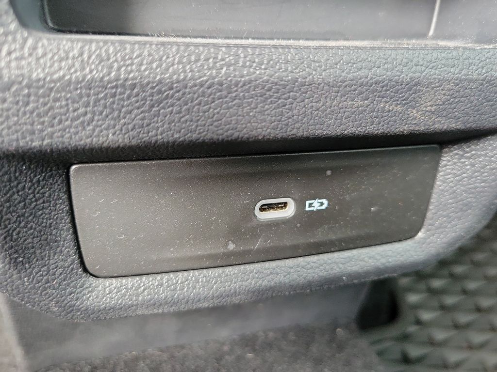 2023 Volkswagen Taos SE - Photo 10