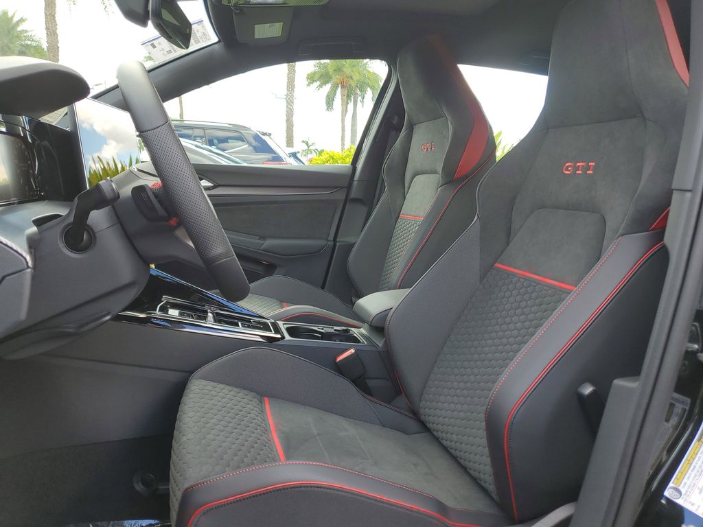 2025 Volkswagen Golf GTI SE - Photo 15