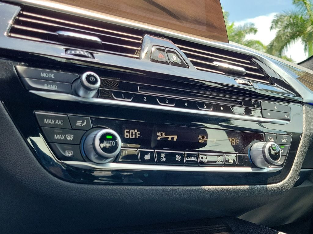 2019 BMW 5 Series 530i - Photo 34