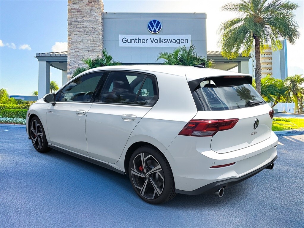 2025 Volkswagen Golf GTI SE photo 5