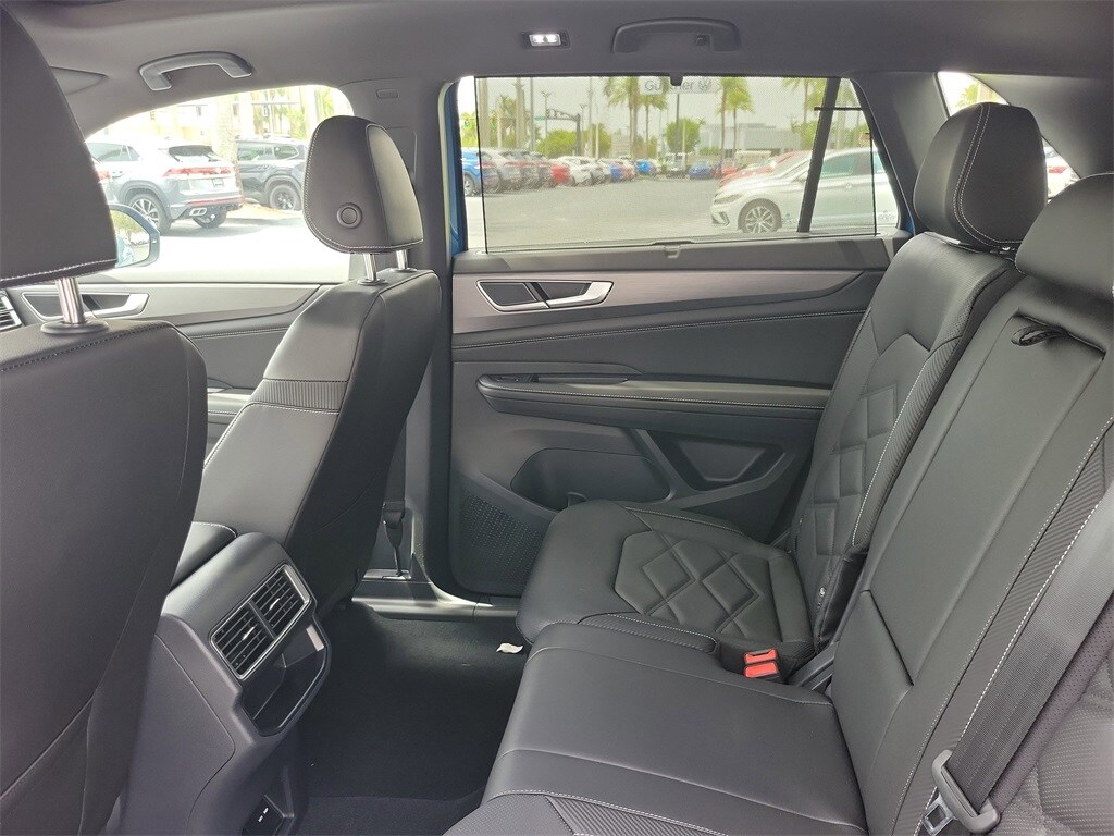 2025 Volkswagen Atlas Cross Sport SE w/Tech - Photo 12