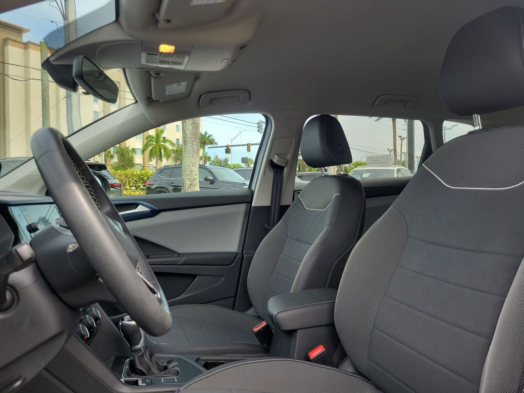 2023 Volkswagen Taos SE - Photo 14