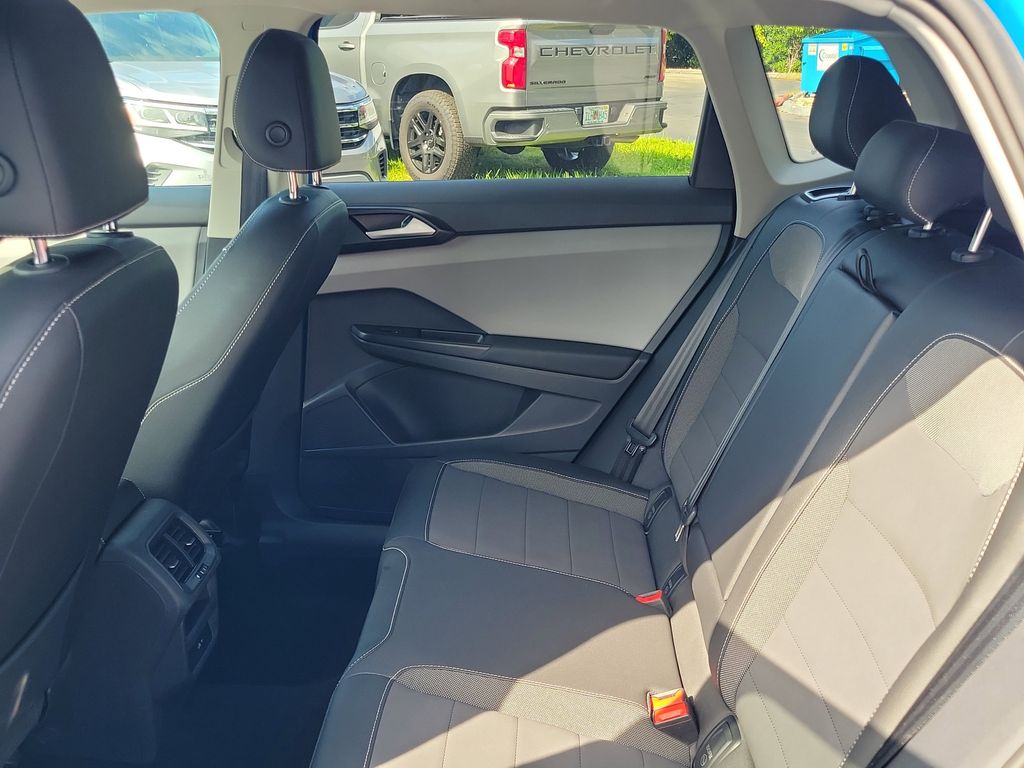 2023 Volkswagen Taos SE - Photo 7
