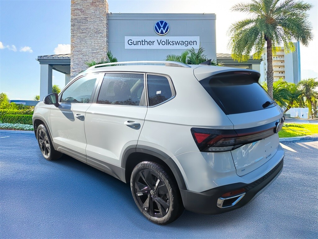 2025 Volkswagen Taos SE photo 5
