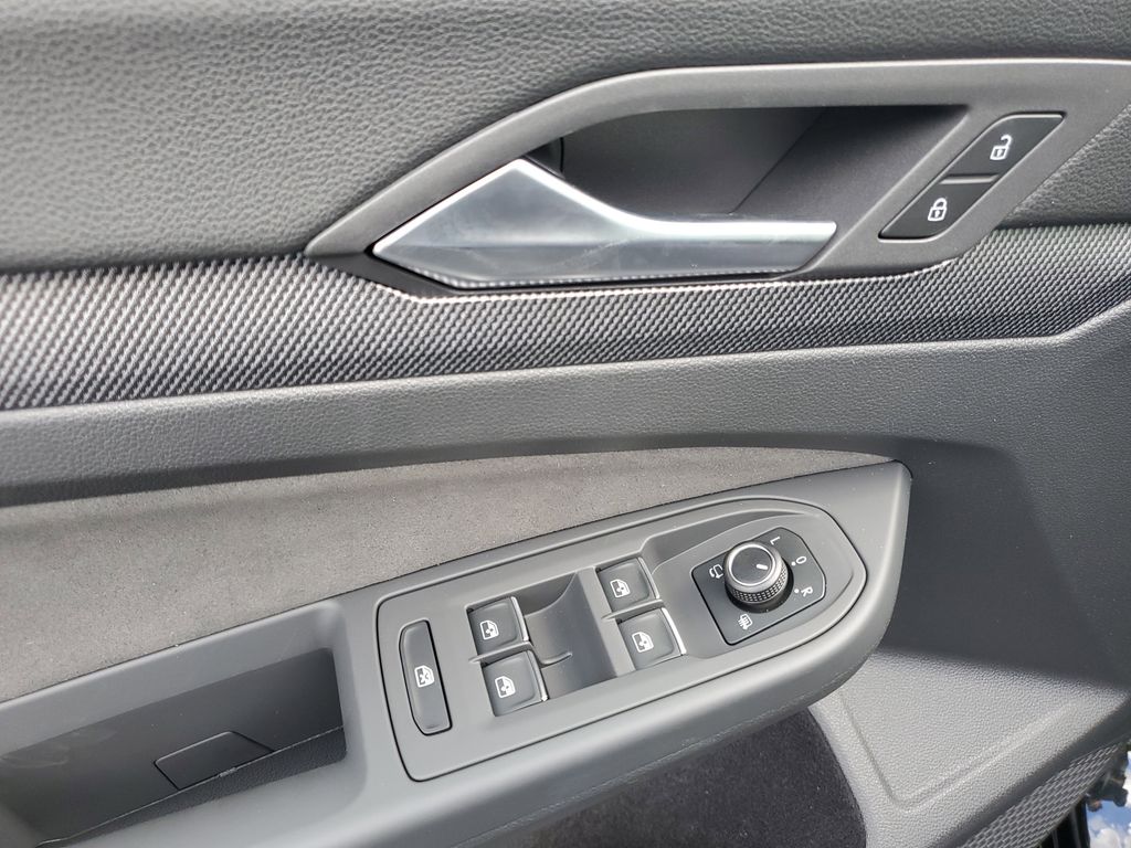 2025 Volkswagen Golf GTI SE - Photo 13