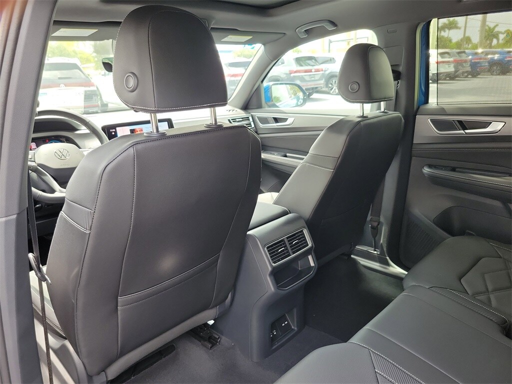 2025 Volkswagen Atlas Cross Sport SE w/Tech - Photo 13