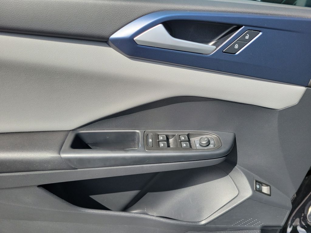 2023 Volkswagen Taos SE - Photo 13