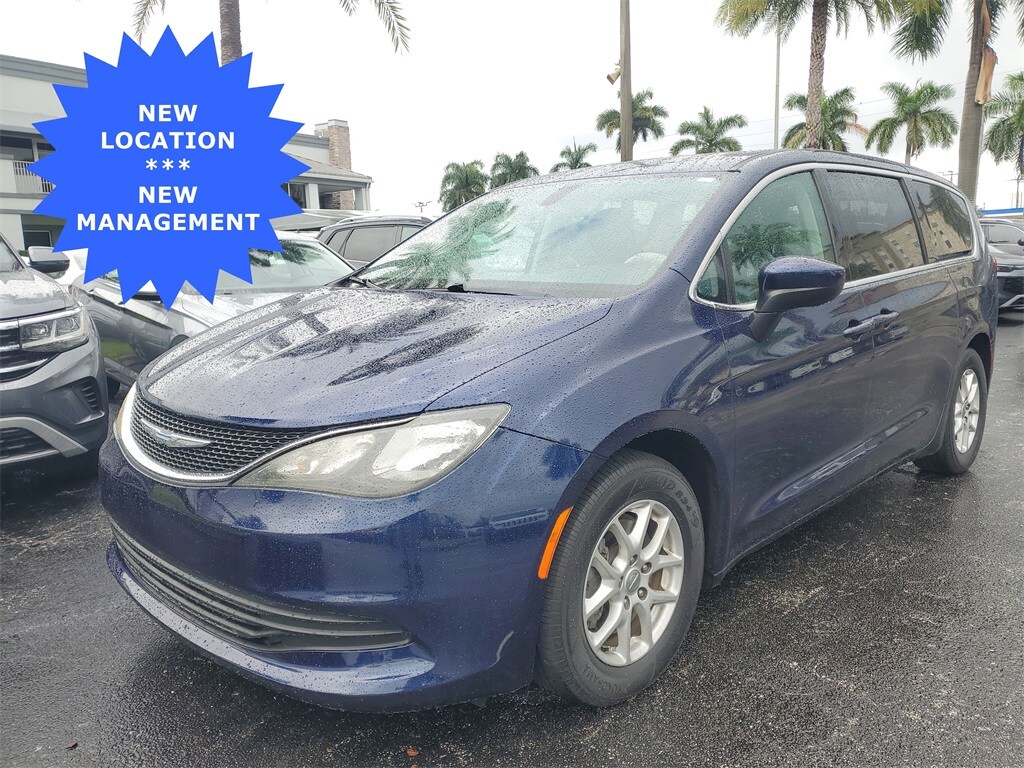 Used 2018 Chrysler Pacifica LX Minivan/Van
