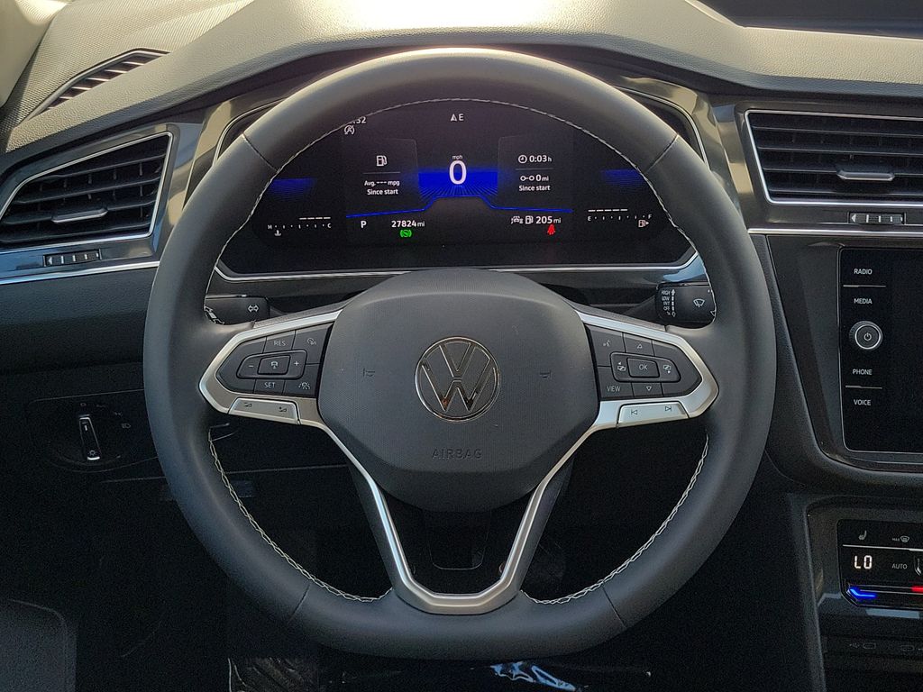 2023 Volkswagen Tiguan SE - Photo 13