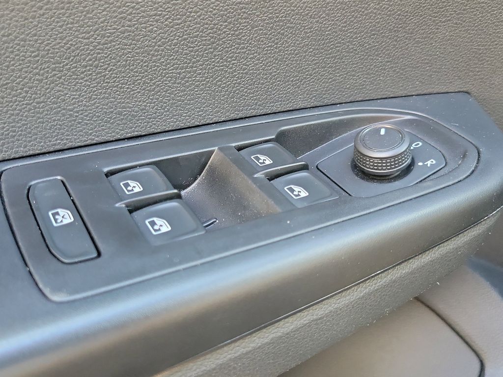 2023 Volkswagen Taos S - Photo 13