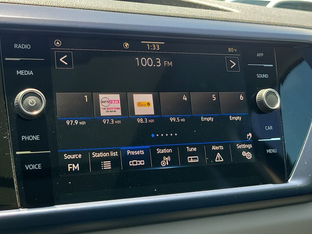 2023 Volkswagen Taos SE - Photo 24