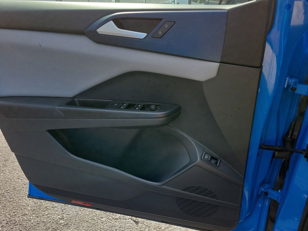 2023 Volkswagen Taos SE - Photo 12
