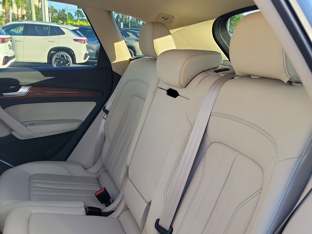 2023 Audi Q5 Premium - Photo 9