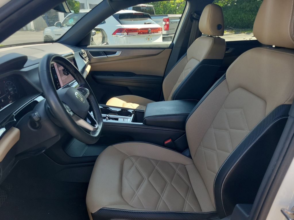 2024 Volkswagen Atlas Cross Sport SE w/Tech - Photo 13