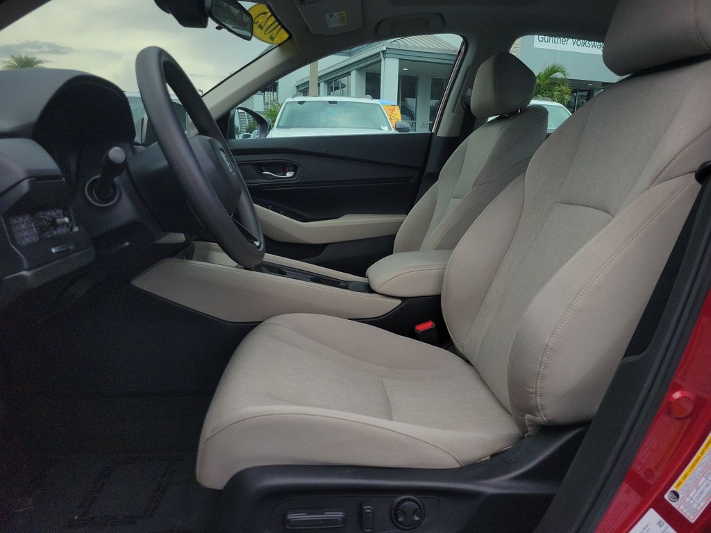 2025 Honda Accord SE - Photo 17