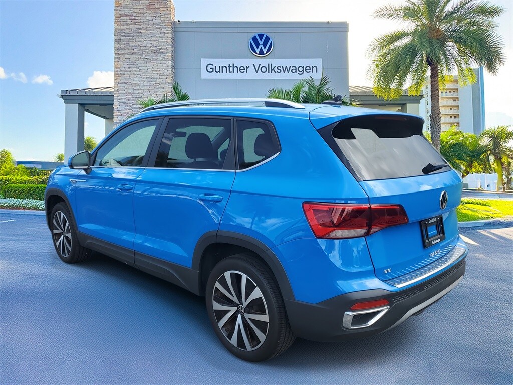 2023 Volkswagen Taos SE photo 3
