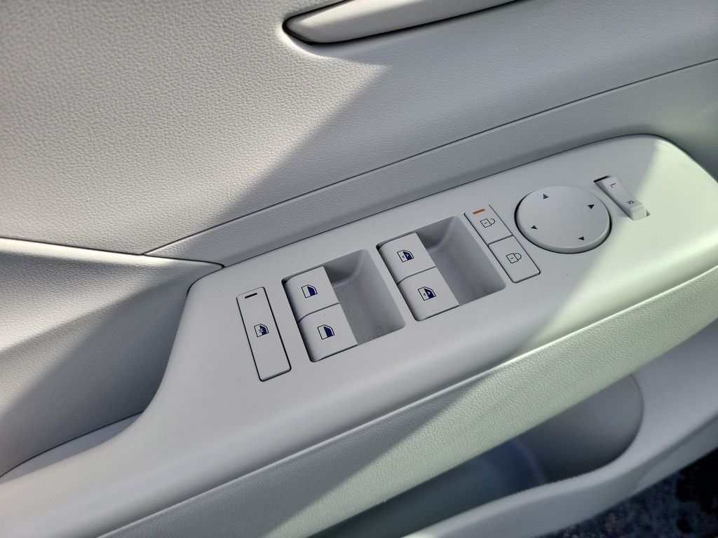 2024 Hyundai Kona SEL - Photo 18