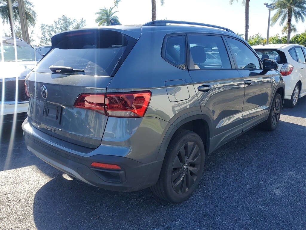 2022 Volkswagen Taos S photo 2
