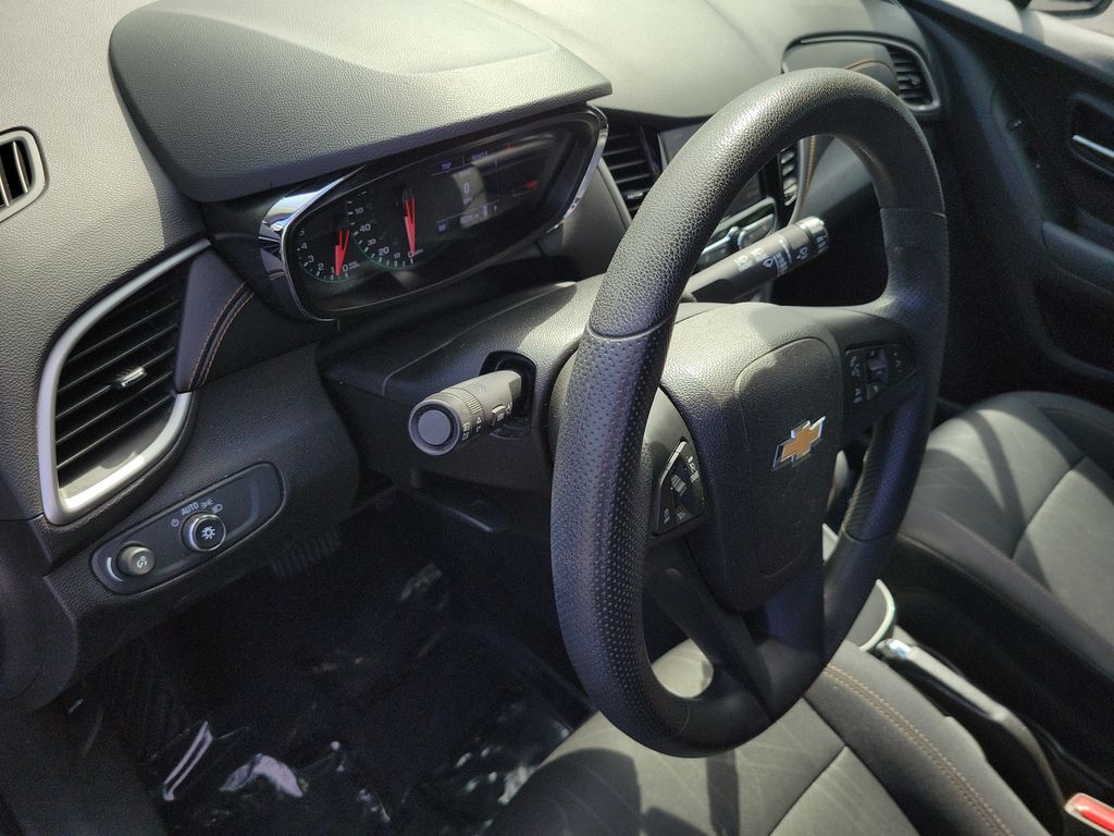 2020 Chevrolet Trax LT - Photo 16