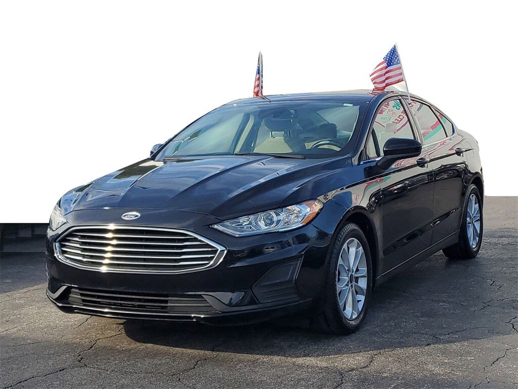 Used 2019 Ford Fusion SE with VIN 3FA6P0HD8KR127665 for sale in Hialeah, FL