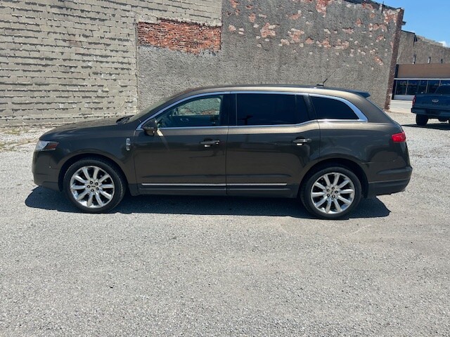 Used 2011 Lincoln MKT Base with VIN 2LMHJ5FR9BBJ52590 for sale in Monon, IN