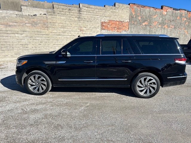 Used 2022 Lincoln Navigator Reserve L with VIN 5LMJJ3LT7NEL14062 for sale in Monon, IN