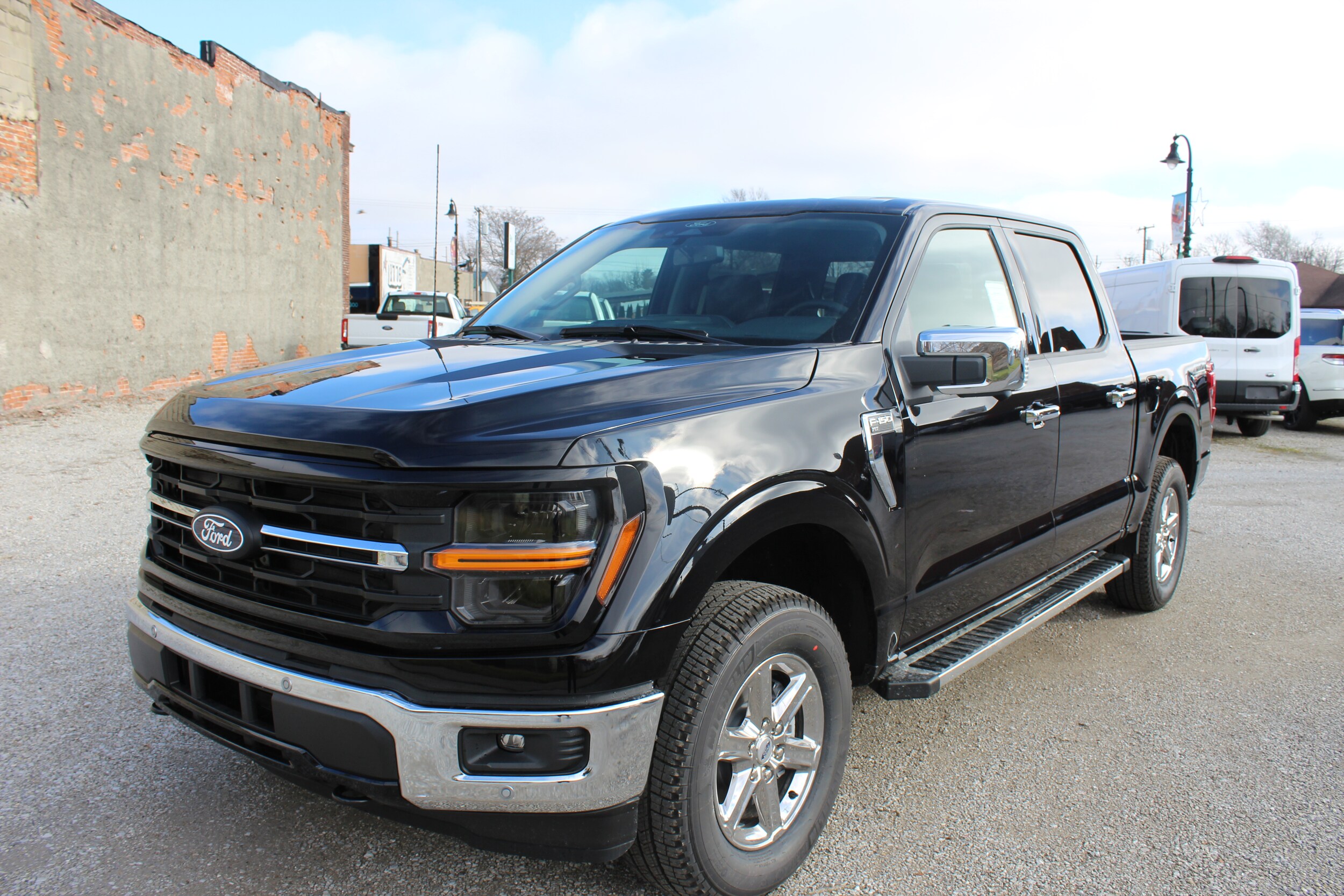 2024 Ford F-150 XLT photo 3