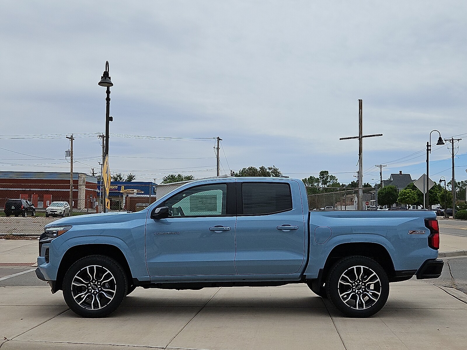 2025 Chevrolet Colorado Z71 photo 2