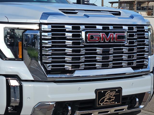 2026 GMC Sierra 3500HD Denali - Photo 7