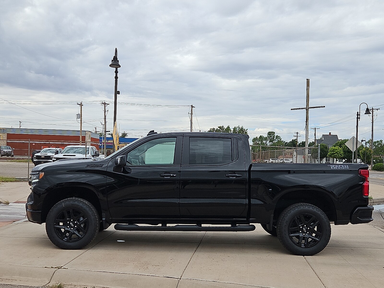 2025 Chevrolet Silverado 1500 LT Trail Boss photo 2