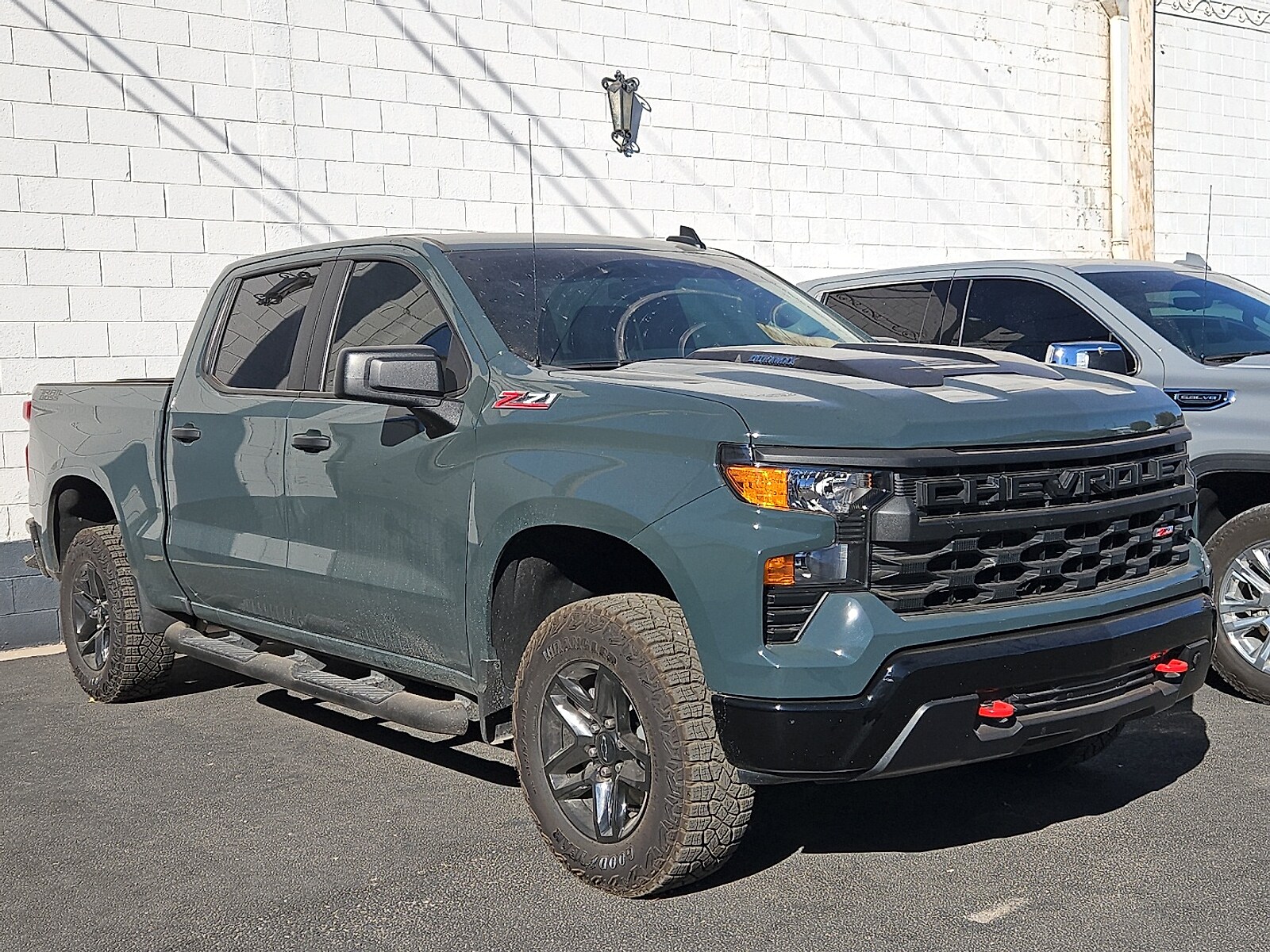 2025 Chevrolet Silverado 1500 Custom Trail Boss photo 2