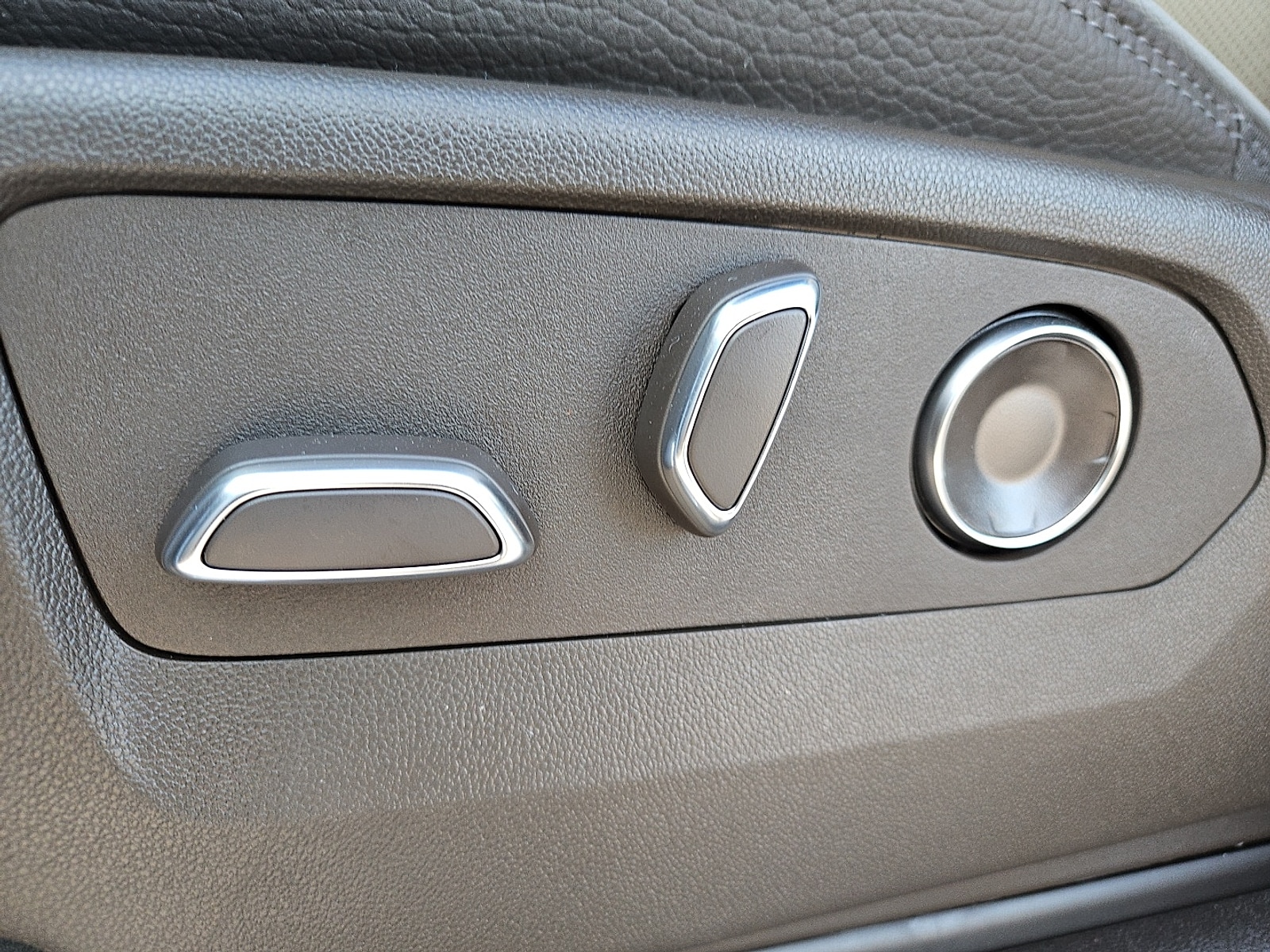 2026 GMC Sierra 3500HD Denali - Photo 14