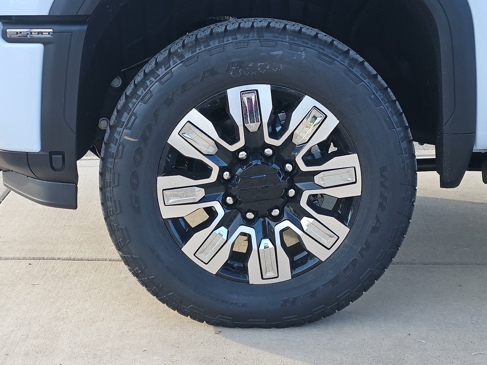 2026 GMC Sierra 3500HD Denali - Photo 9
