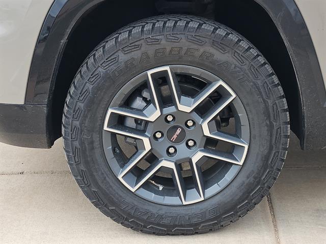 2026 GMC Terrain AT4 - Photo 9
