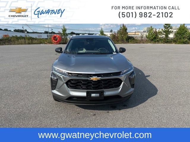 2025 Chevrolet Trax LS photo 2