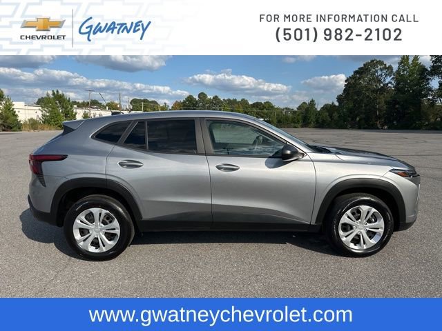 2025 Chevrolet Trax LS photo 4