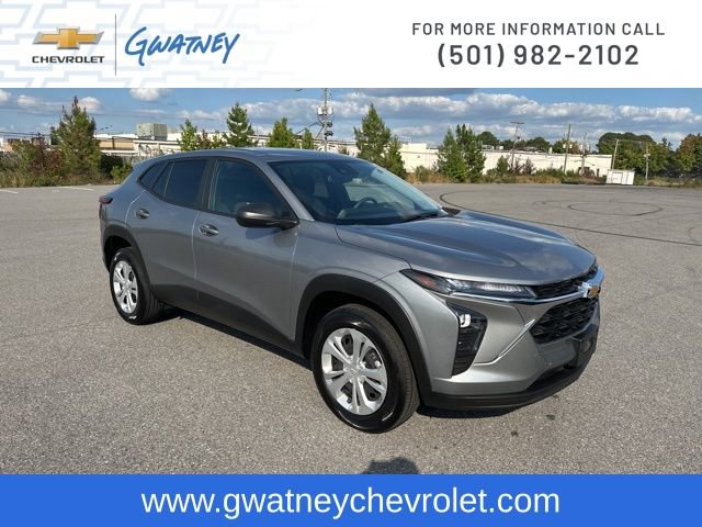 2025 Chevrolet Trax LS photo 3