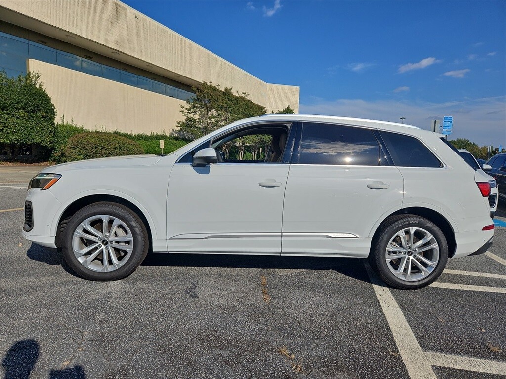 2025 Audi Q7 55 Premium Plus photo 2