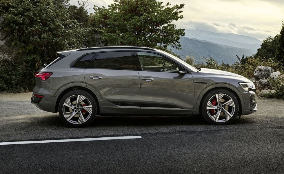 2024-audi-q8-e-tron-side-1667924223.jpg