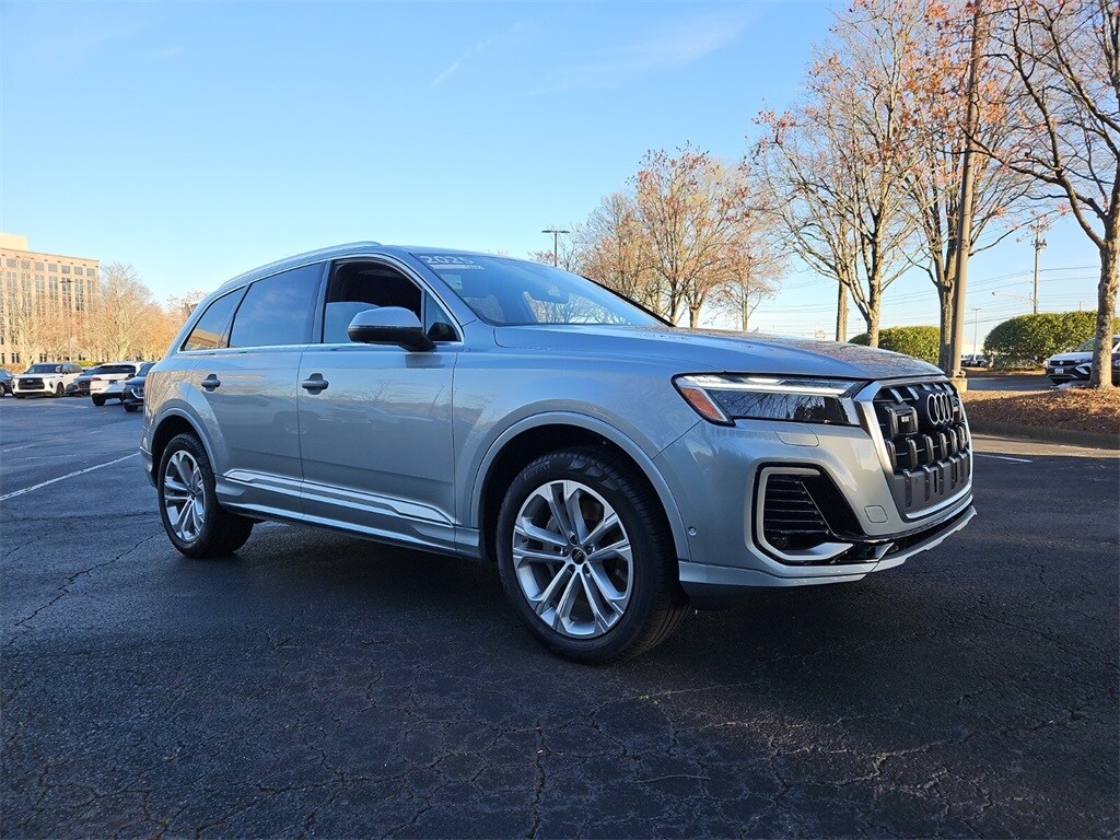 2025 Audi Q7 55 Premium Plus photo 4