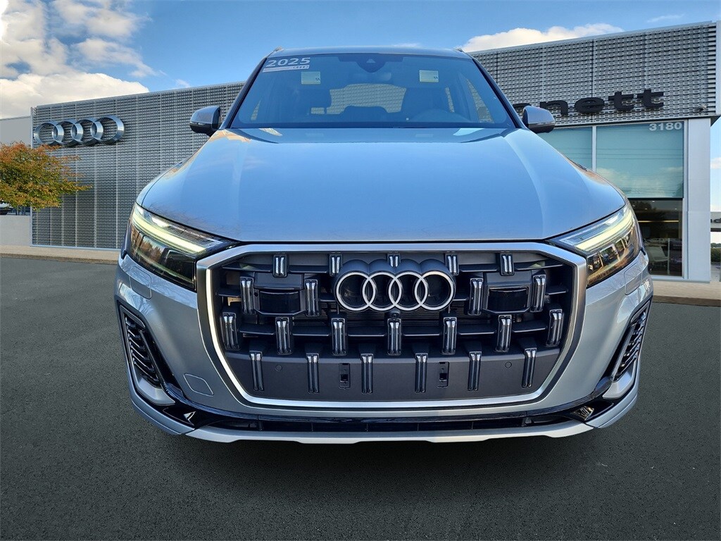2025 Audi Q7 55 Premium Plus photo 3