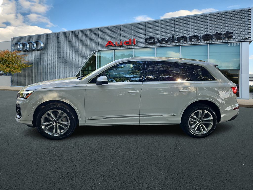 2025 Audi Q7 55 Premium Plus photo 2