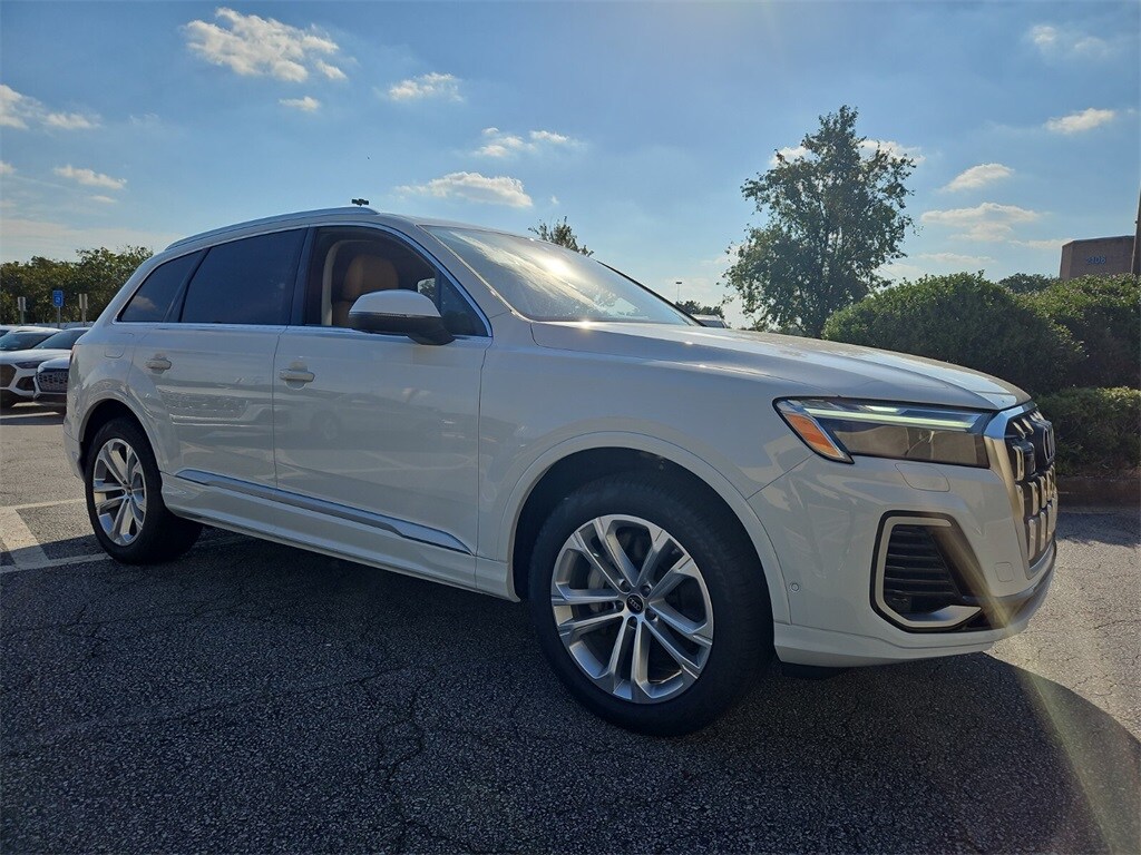 2025 Audi Q7 55 Premium Plus photo 3