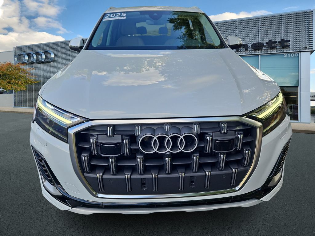 2025 Audi Q7 55 Premium Plus photo 3